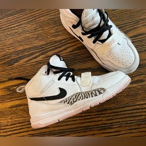 AIR JORDAN LEGACY 312 GS WHITE BLACK PINK FOAM